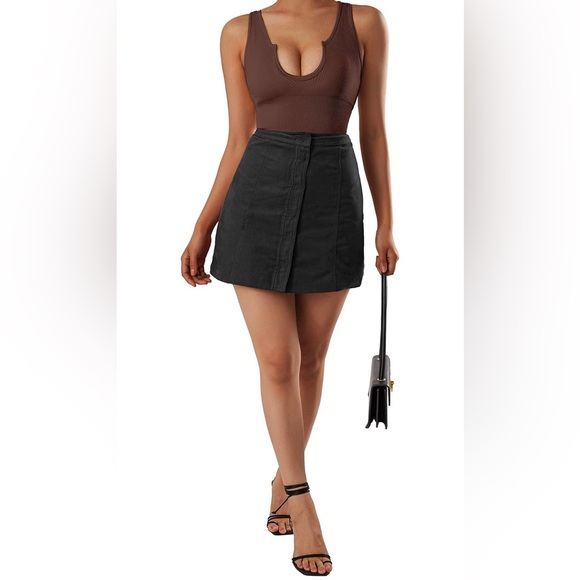 NWOT NOTCH NECK RIBBED SEAMLESS PADDED SLEEVELESS BODYSUIT IN BROWN SIZE MEDIUM - Picture 3 of 16